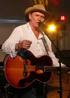 Ron Hynes, man of a thousand songs (photo Stephen Hawken)